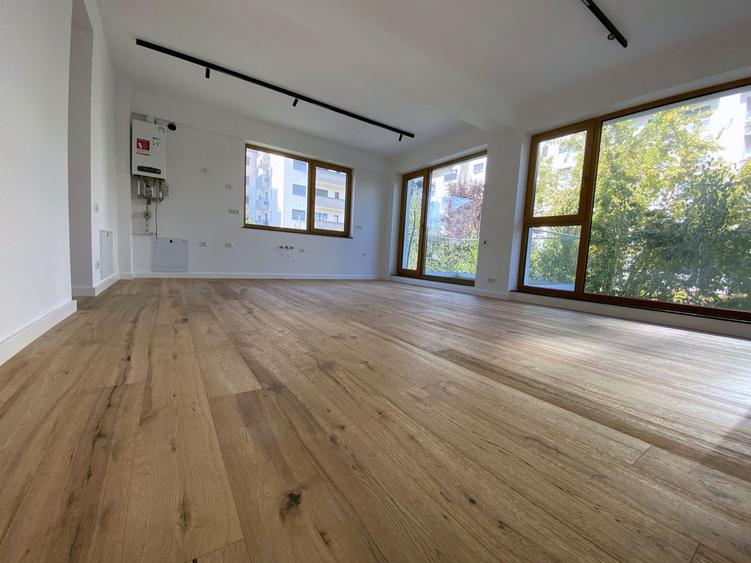 Apartament cu 3 camere semidecomandat în Domenii