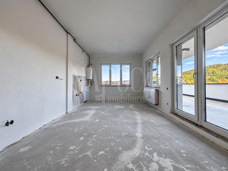 Apartament cu 3 camere semidecomandat în Florești