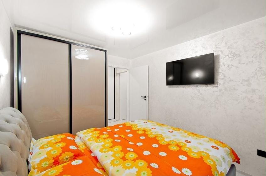 Apartament cu 3 camere decomandat în Exterior Vest