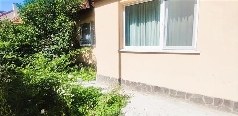 Casă individuală cu 3 camere cu Canalizare în Astra