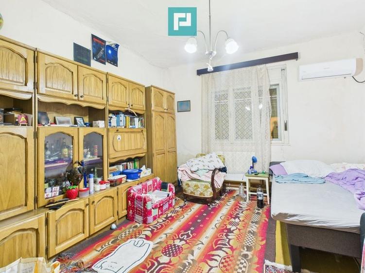 Casă individuală cu 8 camere cu Canalizare în Pârneava