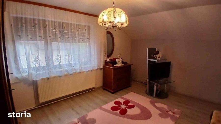 Casă cu 7 camere cu Teren 700 Mp în Caransebeș