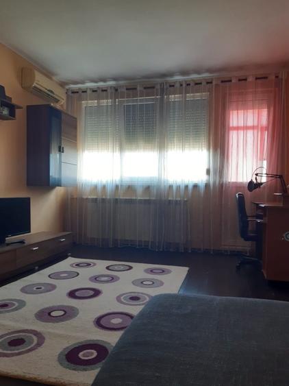 Apartament cu 2 camere semidecomandat în Grivița