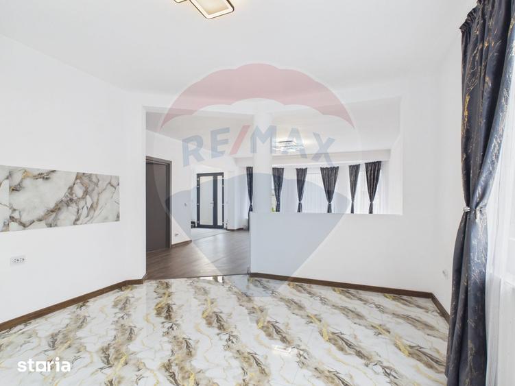 Casă cu 5 camere cu Teren 457 Mp în Vărăști