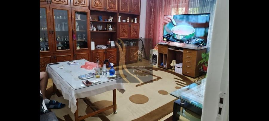Apartament cu 3 camere decomandat în Vitan