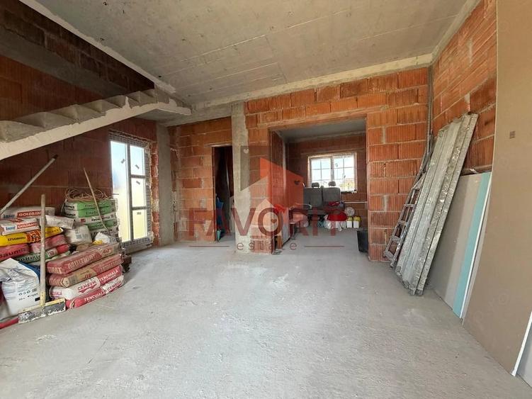 Casă cu 3 camere cu Teren 393 Mp în Sânandrei
