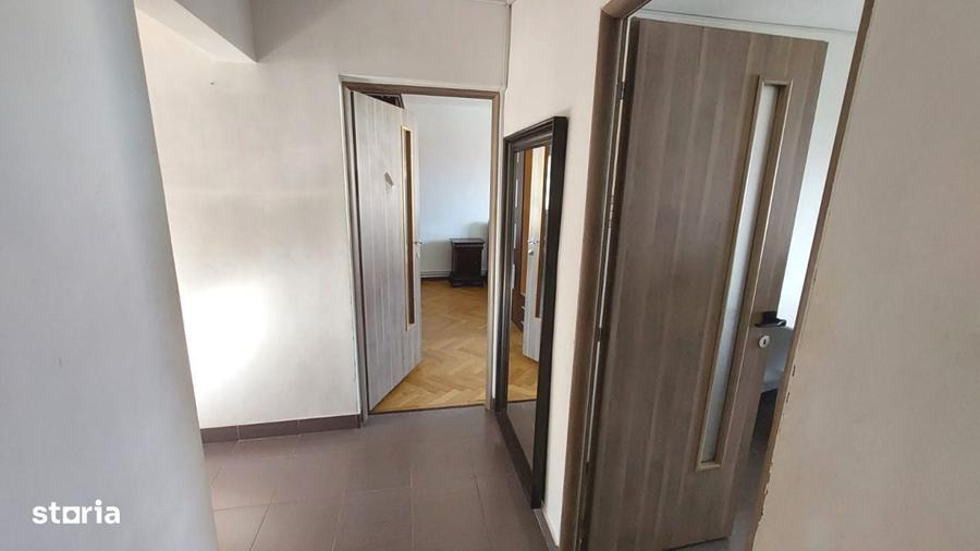 Apartament cu 3 camere decomandat în Calea Dumbrăvii