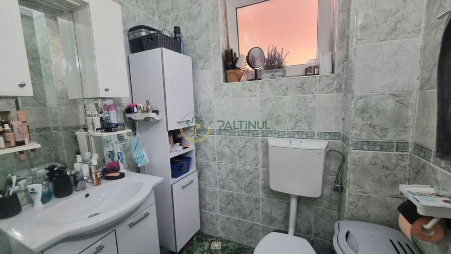 Casă individuală cu 8 camere cu Canalizare în Șelimbăr