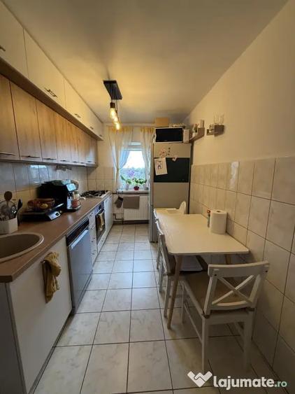 Apartament cu 3 camere decomandat în Lipovei
