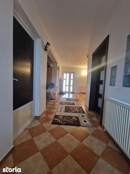 Casă cu 6 camere cu Teren 425 Mp în Lumina