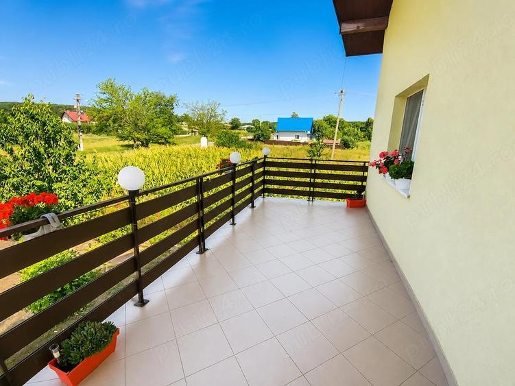 Casă cu Teren 1082 Mp în Vârfu Câmpului