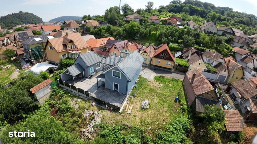 Casă cu 3 camere cu Teren 430 Mp în Central