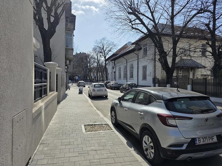 Apartament cu 6 camere decomandat în Ferdinand