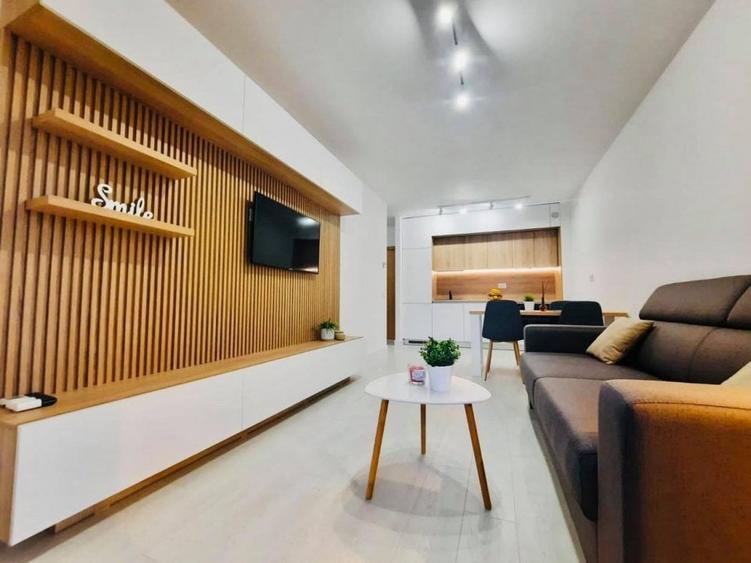 Apartament cu 2 camere decomandat, mobilat în P-ta Presei Libere