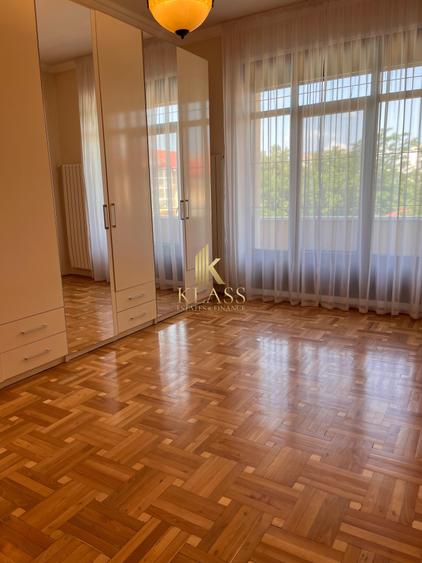 Casă individuală cu 13 camere cu Canalizare în Voluntari