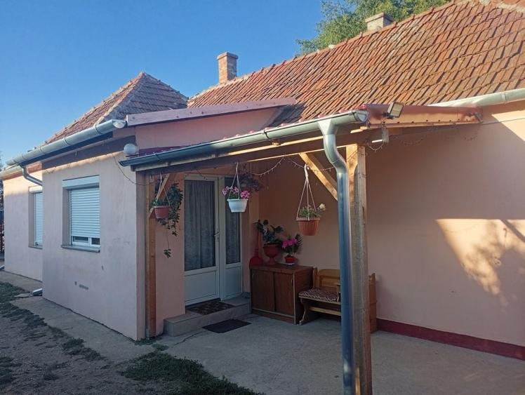 Casă cu 3 camere în Biharia
