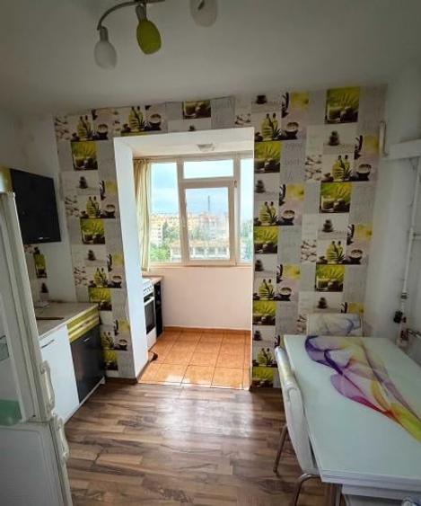 Apartament cu 3 camere semidecomandat, mobilat în Berceni