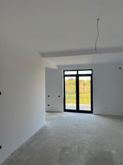 Duplex cu 4 camere cu Canalizare în Dumbrăvița