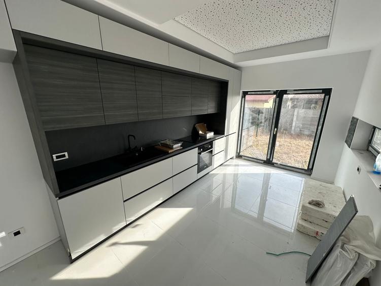 Duplex cu 5 camere cu Canalizare în Exterior Nord