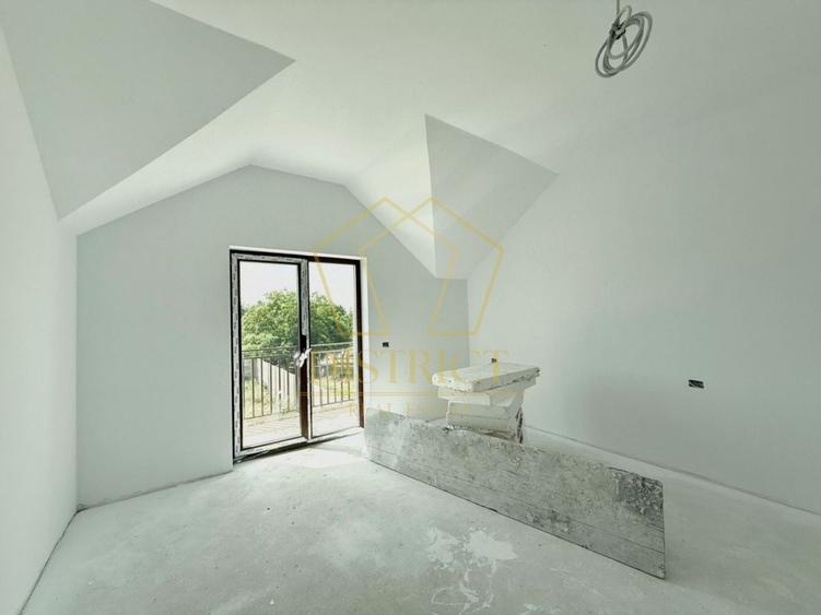 Duplex cu 4 camere cu Canalizare în Covaci