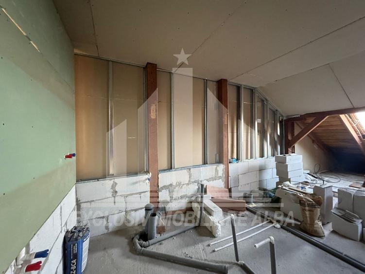 Apartament cu 7 camere decomandat în Cetate
