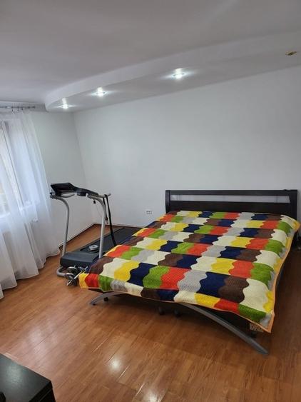 Casă individuală cu 12 camere cu Teren 350 Mp în Central