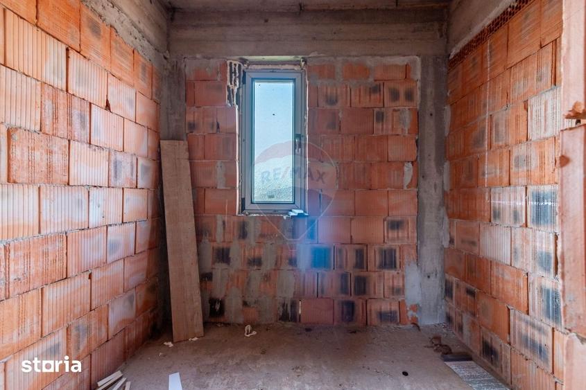 Casă cu 5 camere cu Teren 264 Mp în Central