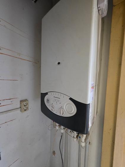 Apartament cu 4 camere semidecomandat în Hipodrom