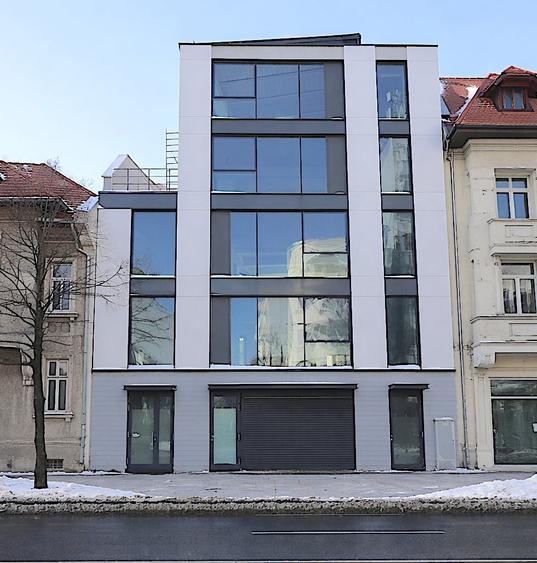 Casă cu 9 camere cu Canalizare în P-ța Dorobanți