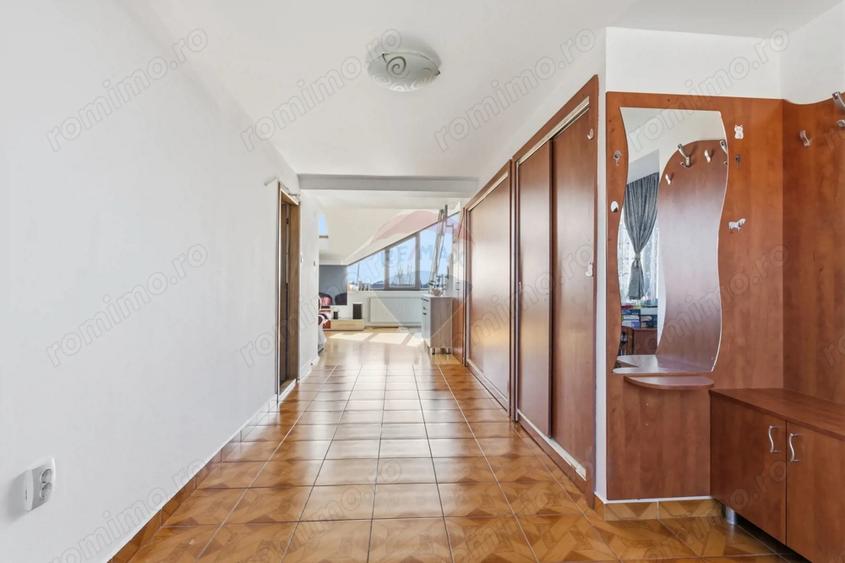 Apartament cu 3 camere decomandat, mobilat în Pârneava