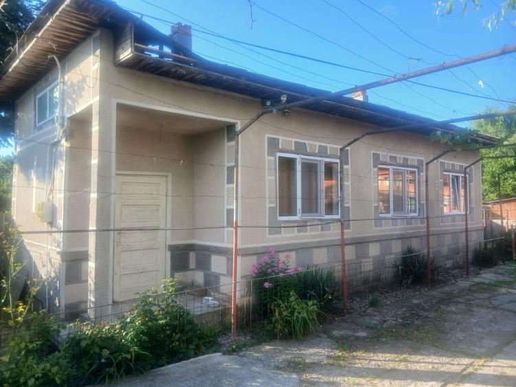 Casă cu 4 camere în Coada Izvorului