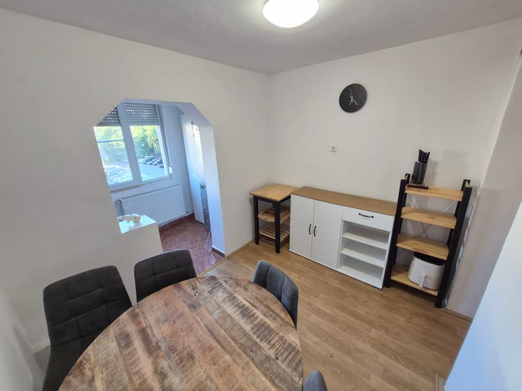 Apartament cu 3 camere decomandat în Spitalul Județean