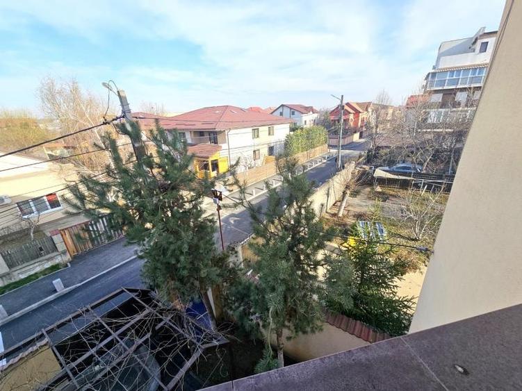 Casă cu 12 camere cu Canalizare în Roșu