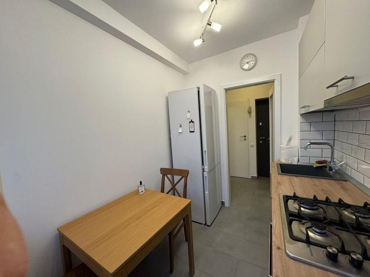 Apartament cu 3 camere în Mihai Bravu