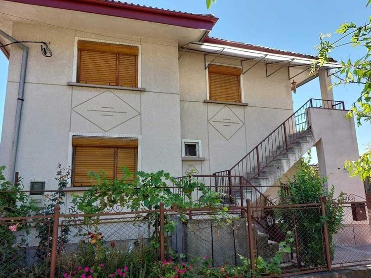 Casă cu 4 camere în Central