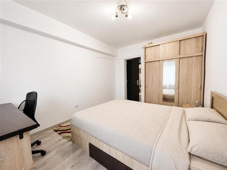 Apartament cu 2 camere decomandat, mobilat în Tractorul