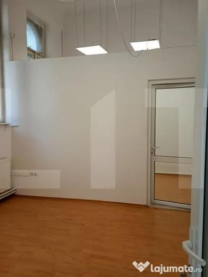 Spațiu comercial, de 375 mp, în Central