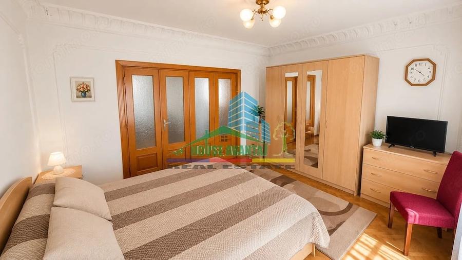Casă cu 8 camere cu Teren 500 Mp în Vest