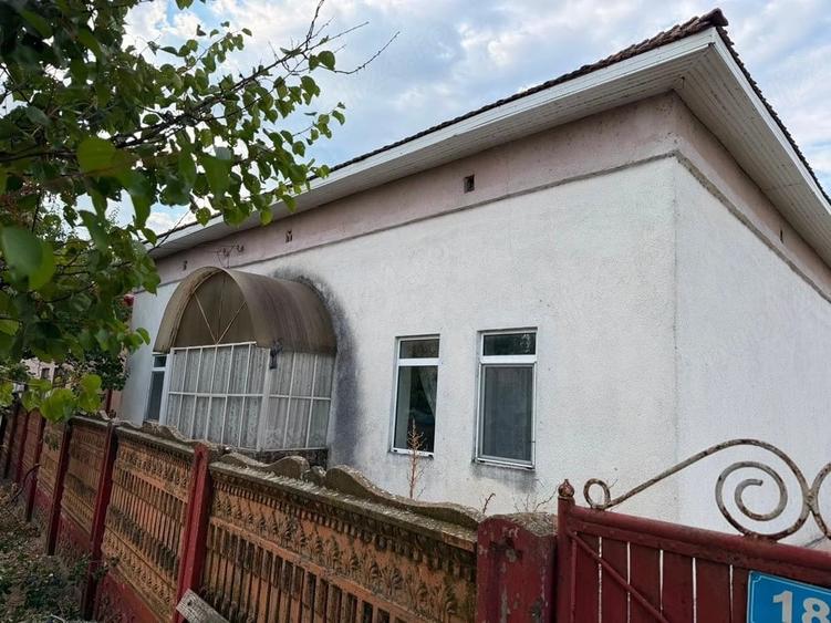 Casă cu 4 camere cu Teren 3200 Mp în Drăgotești