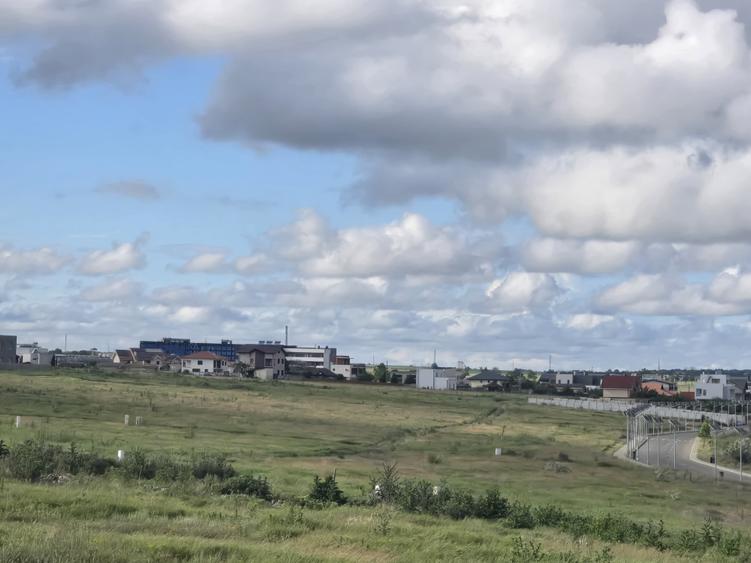 Teren Construcții intravilan de 600 mp, în Periferie