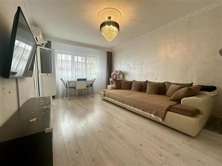 Apartamente 3 Camere Decomandat, Etaj 2, Zona KM 5 - 8