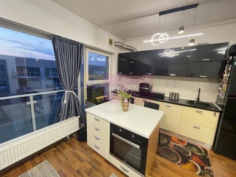 Apartament cu 3 camere decomandat, mobilat în Titan