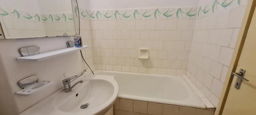 Garsonieră decomandată în Sud