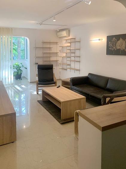 Apartament cu 3 camere decomandat în Titan