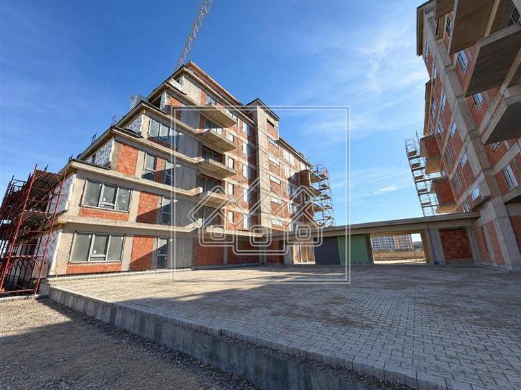 Apartament cu 2 camere decomandat în Exterior Vest