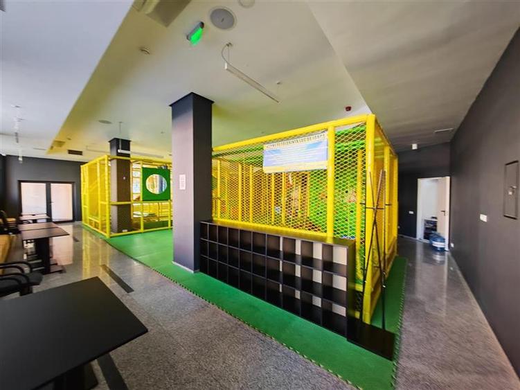 Spațiu comercial, de 183 mp, în Central