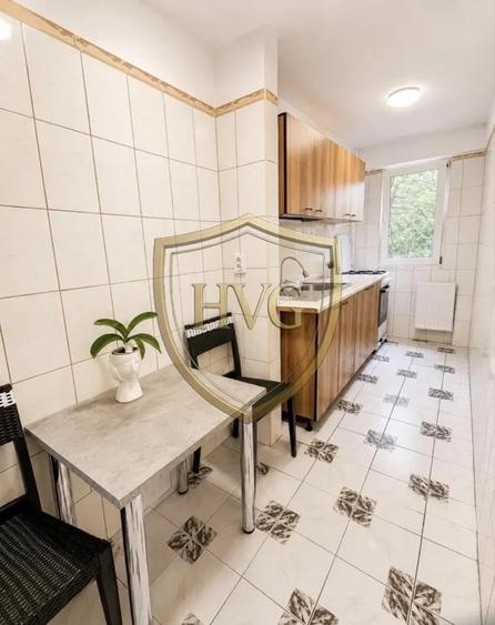 Apartament cu 3 camere decomandat, mobilat în Tei