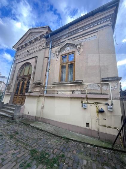 Casă cu 5 camere cu Canalizare în Ultracentral