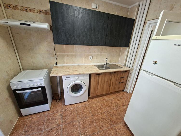 Apartament cu 3 camere semidecomandat în Ștefan cel Mare