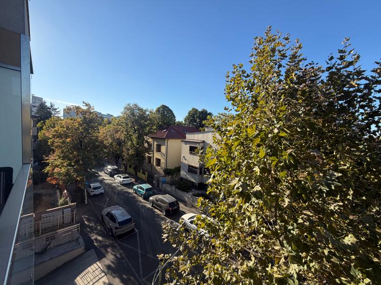 Apartament cu 3 camere decomandat în Domenii